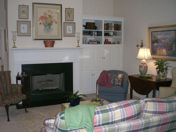 4th image of 204 Cobblestone Ct