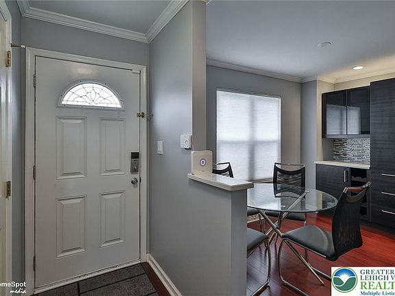 3rd image of 1063 Howertown Rd