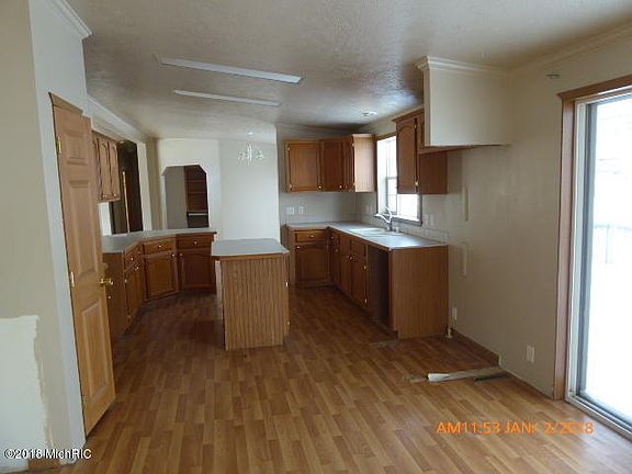 5th image of 509 W Railroad St