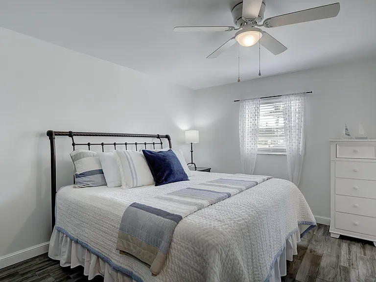 Queen bed 2
