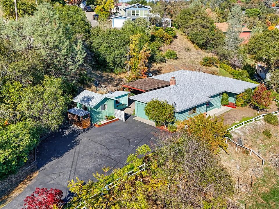 1st image of 832 Holly Hills Dr
