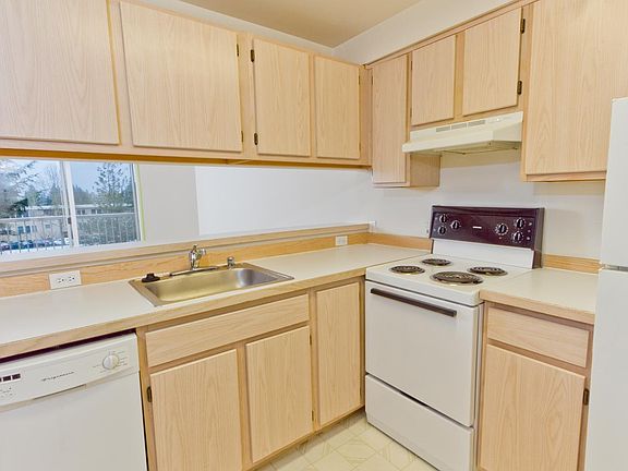 4th image of 12329 Roosevelt Way NE APT C302