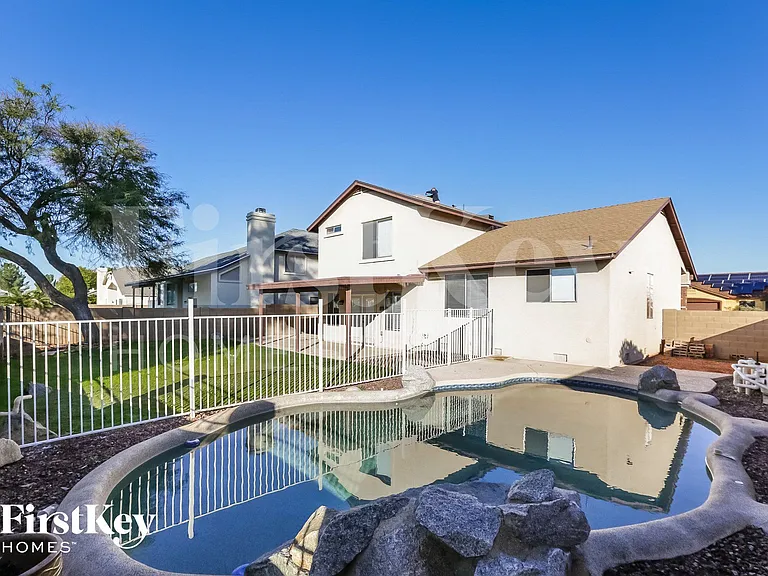 8735 W Sierra Vista Dr — Photo 15