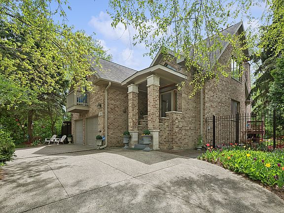 2nd image of 4345 W Bryn Mawr Ave