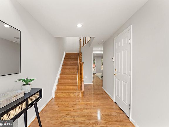 3rd image of 11625 Fairfax Commons Dr