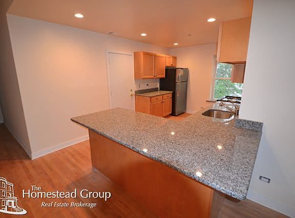 4th image of 4901 N Whipple St APT 3W