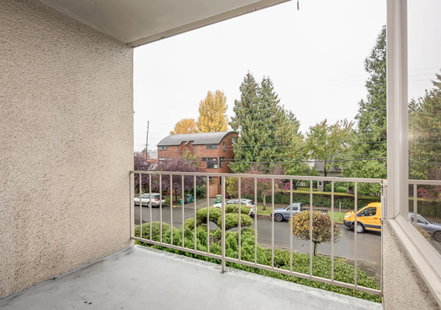 2034 Minor Apartments — Photo 4