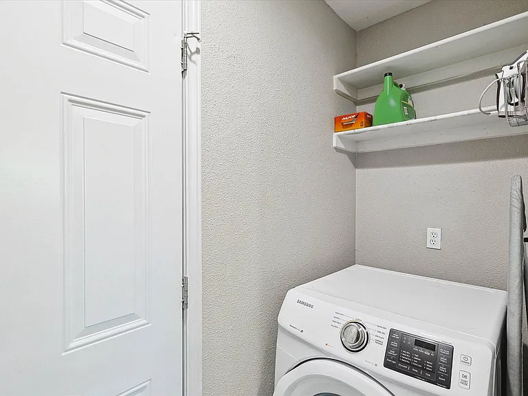 530 E Tyler St — Photo 28