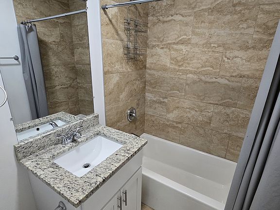 5th image of 532 W Division St APT 4