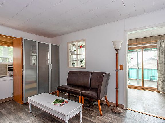 5th image of 17 Woodcliff Trl