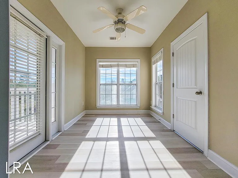 100 Gateway Dr #130 — Photo 17