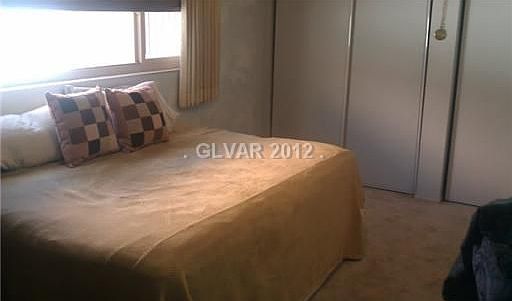 4th image of 3758 Fairlawn Ave