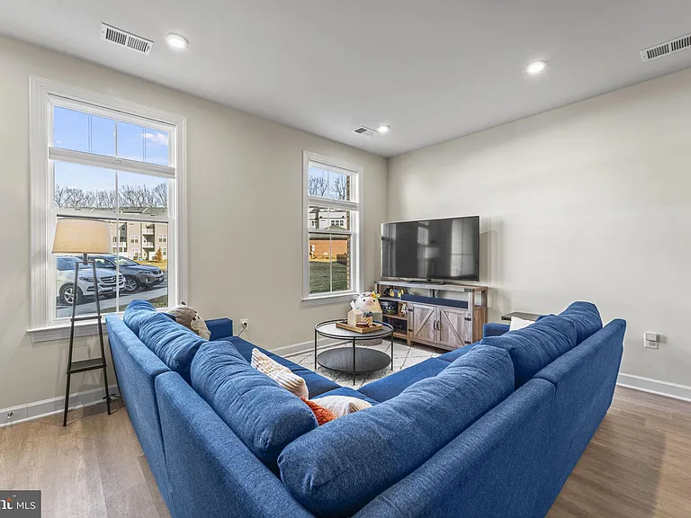 12384 Azure Ln — Photo 4
