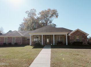 311 Longleaf Dr, Flowood, MS 39232