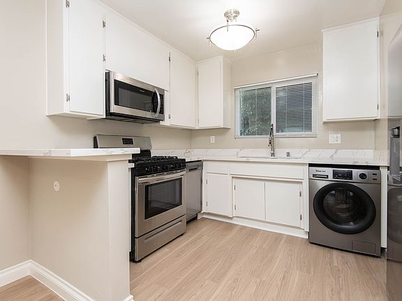 3rd image of 3646 Mentone Ave APT 4