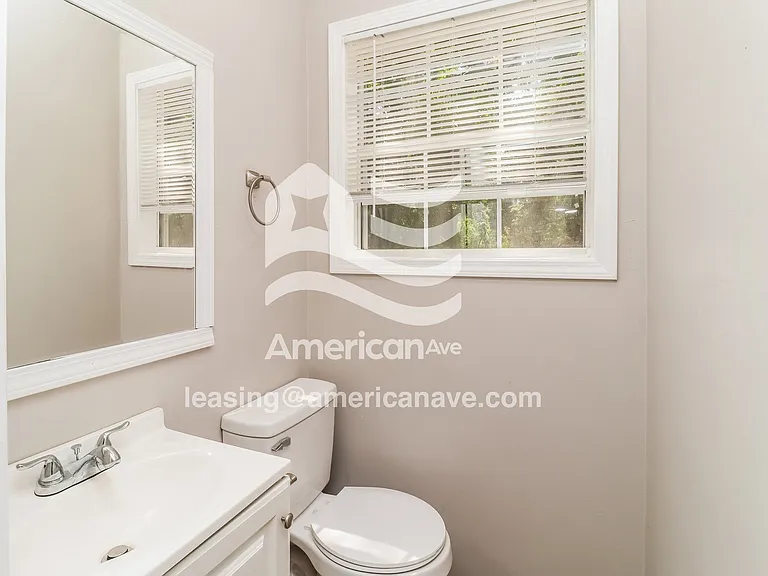 1542035_011_bathroom_12.jpg