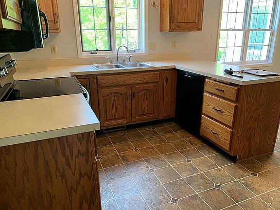 4th image of 870 Woodview Dr