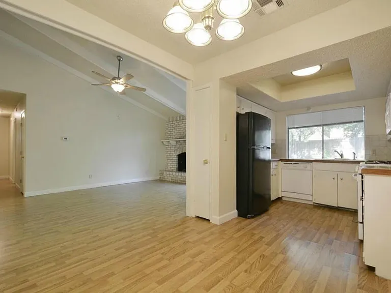 9410 E Meadow Vale — Photo 9