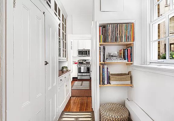 5th image of 137 E 66th St APT 1D