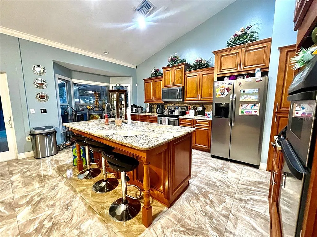 4 bed, 2.0 bath, 1732 sqft, $2,500 — Photo 3