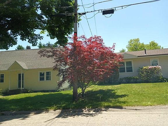 2nd image of 155 Woodlawn Cir
