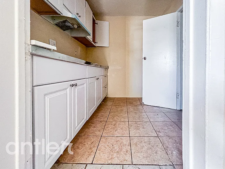 8734 Tobias Ave #B8 — Photo 5