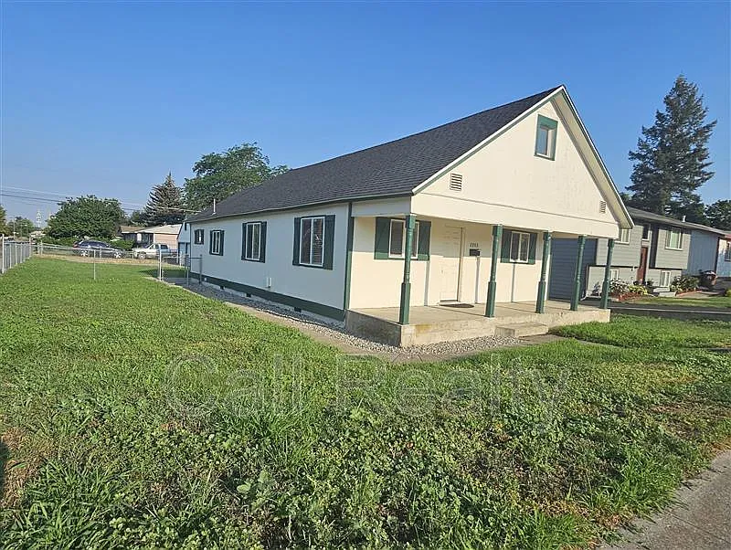 3 bed, 1.0 bath, 1080 sqft, $1,800 — Photo 2