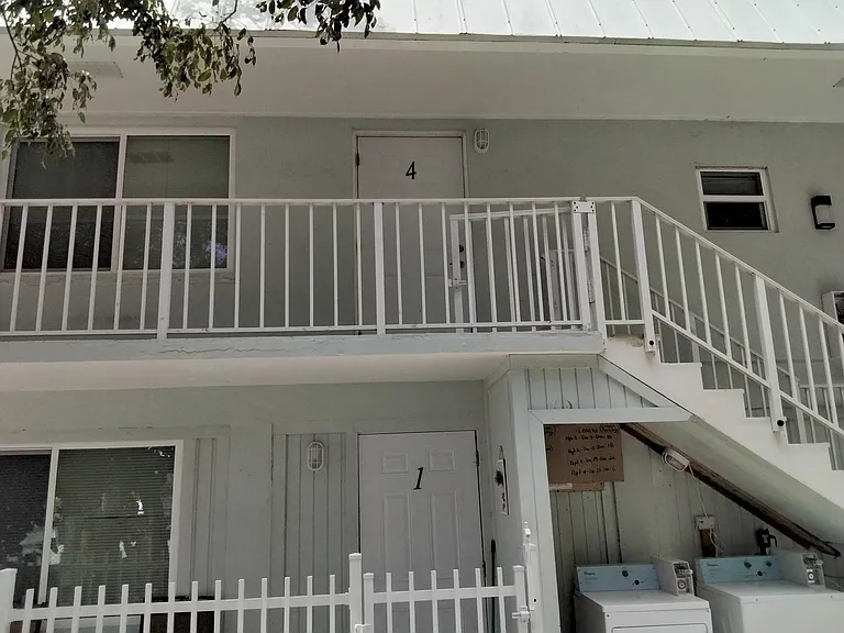 833 Bonito Ln #4 — Photo 4