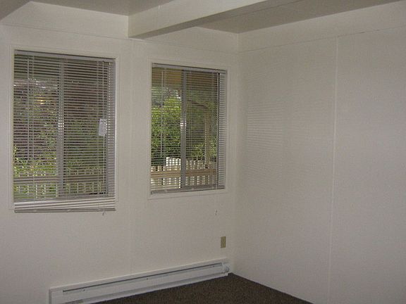 5th image of 312 Mariposa St APT J