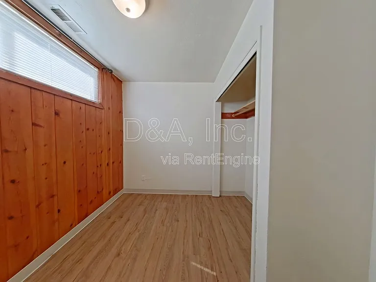2703 NW Taylor Ave — Photo 4