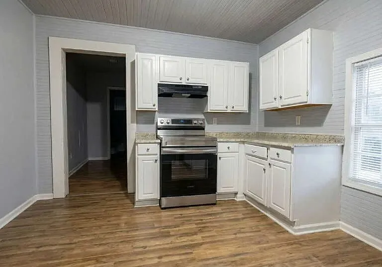 625 E Wall St — Photo 6