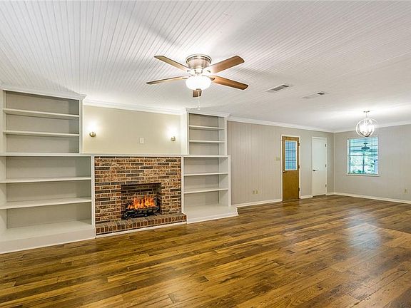 4th image of 730 Sleepy Hollow Ln