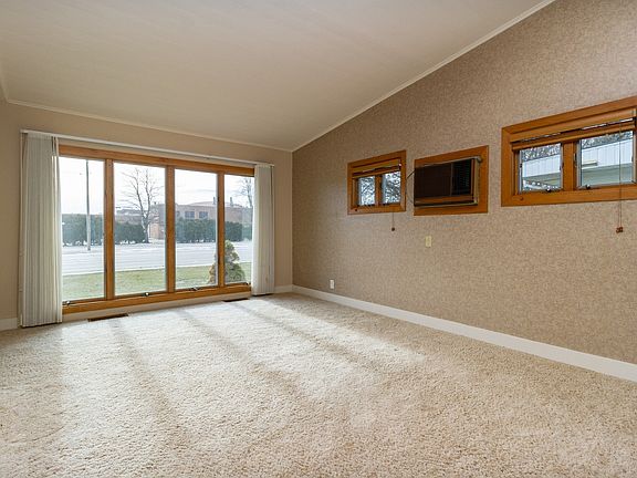 2nd image of 819 W Brookmont Blvd