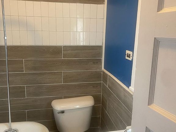 3rd image of 429 W Olney Ave Floor 1