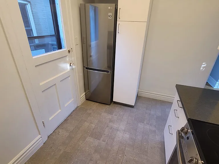 77 Pearl St S #2 — Photo 12