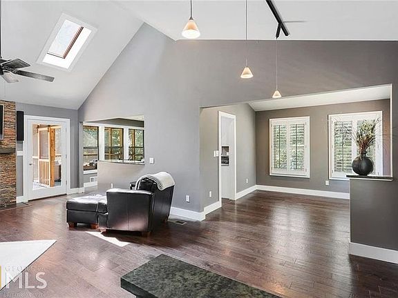 2nd image of 433 Sweetgum Dr