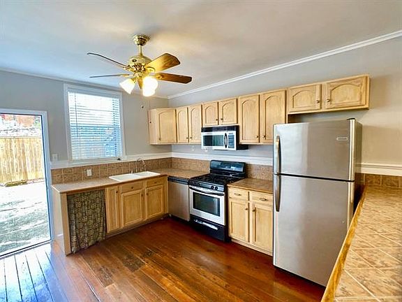 5th image of 2028 Camp St