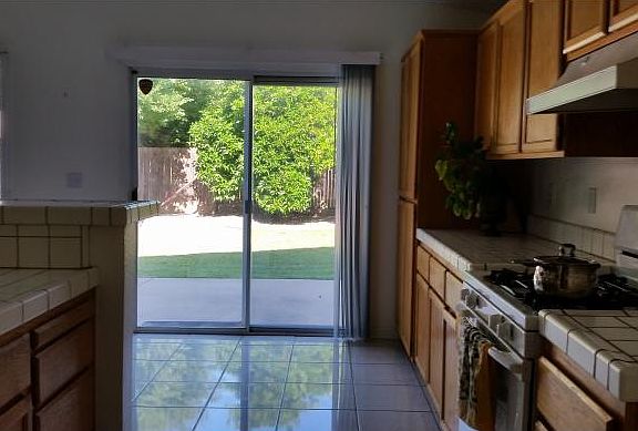 4th image of 1865 White Oak Dr