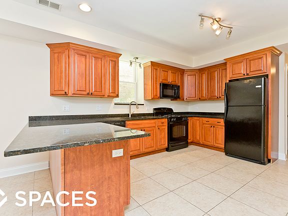 2nd image of 2141 W Superior St