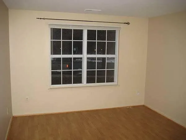 405 Ferris Ln — Photo 4