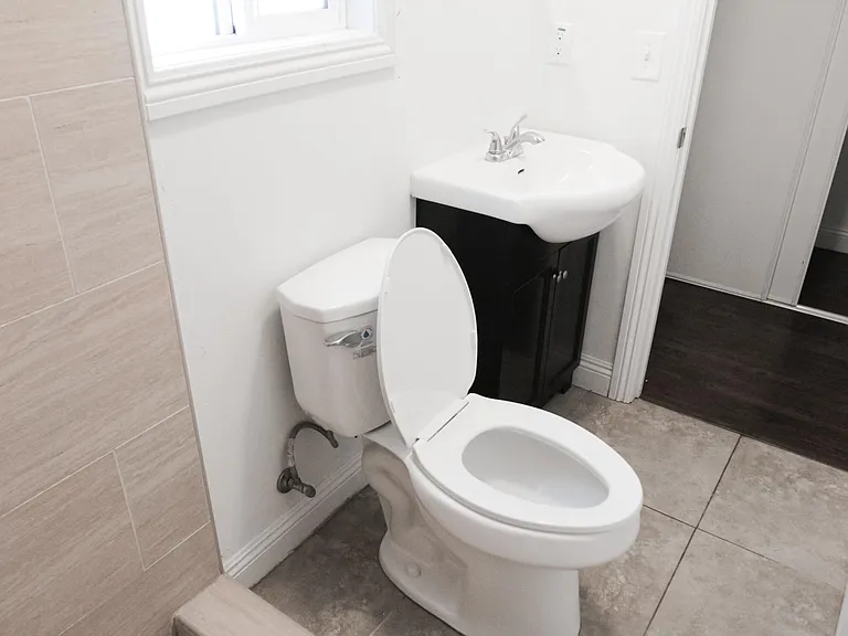 1248 W 37th Dr — Photo 6