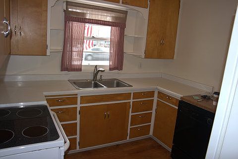 5th image of 1824 Lewis Ave