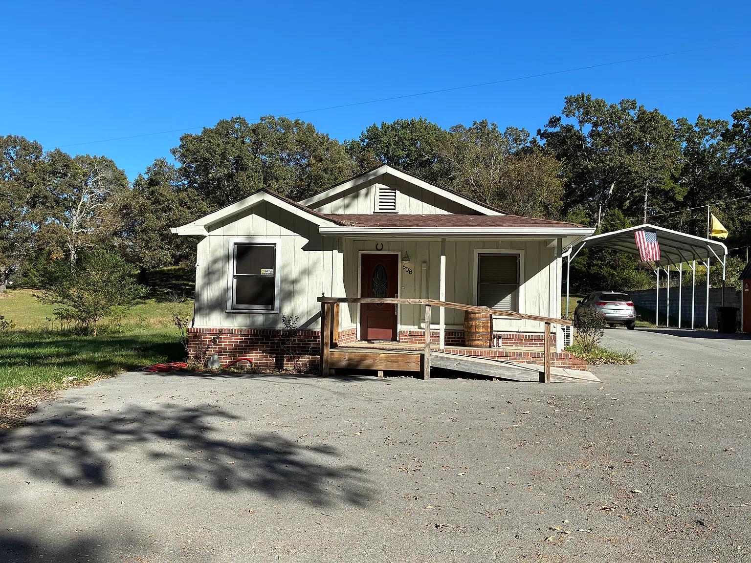 3 bed, 1200 sqft, $1,500 — Photo 1