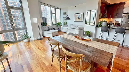 100 Jay St Photo 1