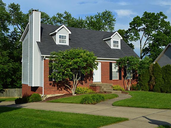 2nd image of 556 Hawthorne Ave