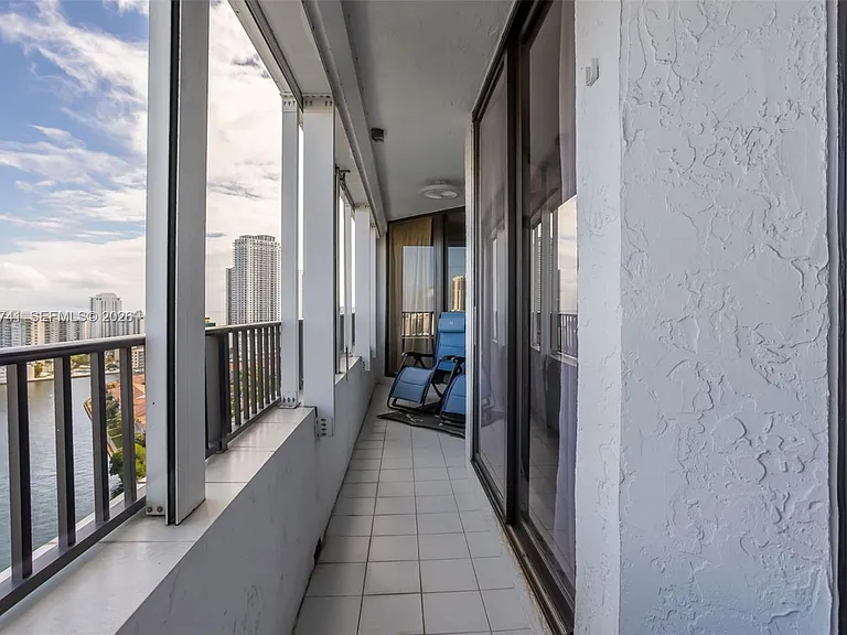 300 Three Islands Blvd #Penthouse 3A — Photo 7