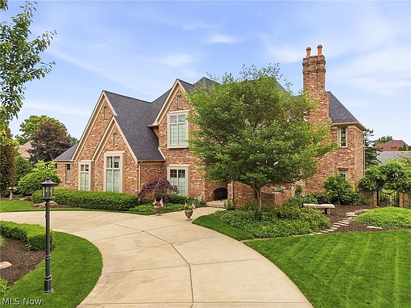 3rd image of 8413 Hickory Hill Dr