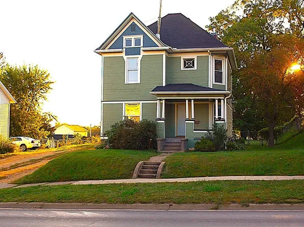 305 S Main St, Maquoketa, IA 52060