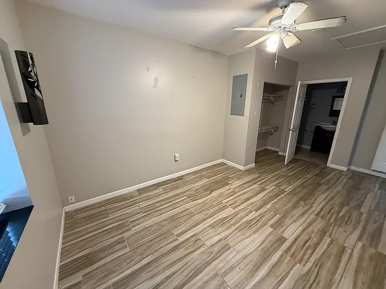1833 Lombardy Dr — Photo 9