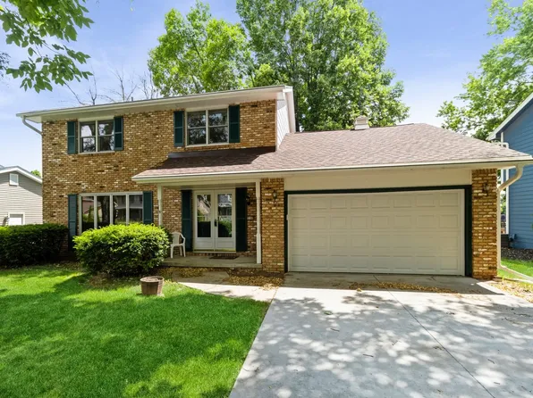 2100 Meadow Brook Dr, West Des Moines, IA 50265